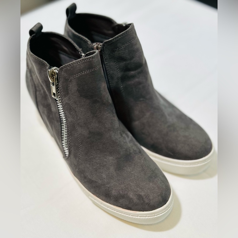 Madden Girl Fashion Wedge Sneakers Size 9